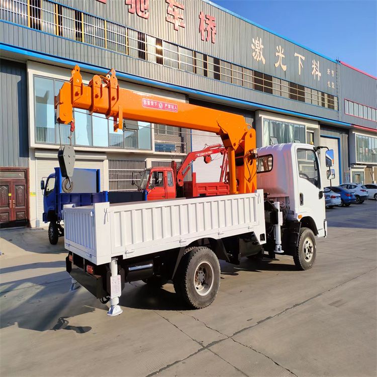 花莲县三轮随车吊定制 农用改装机自备吊中瑞长期出售